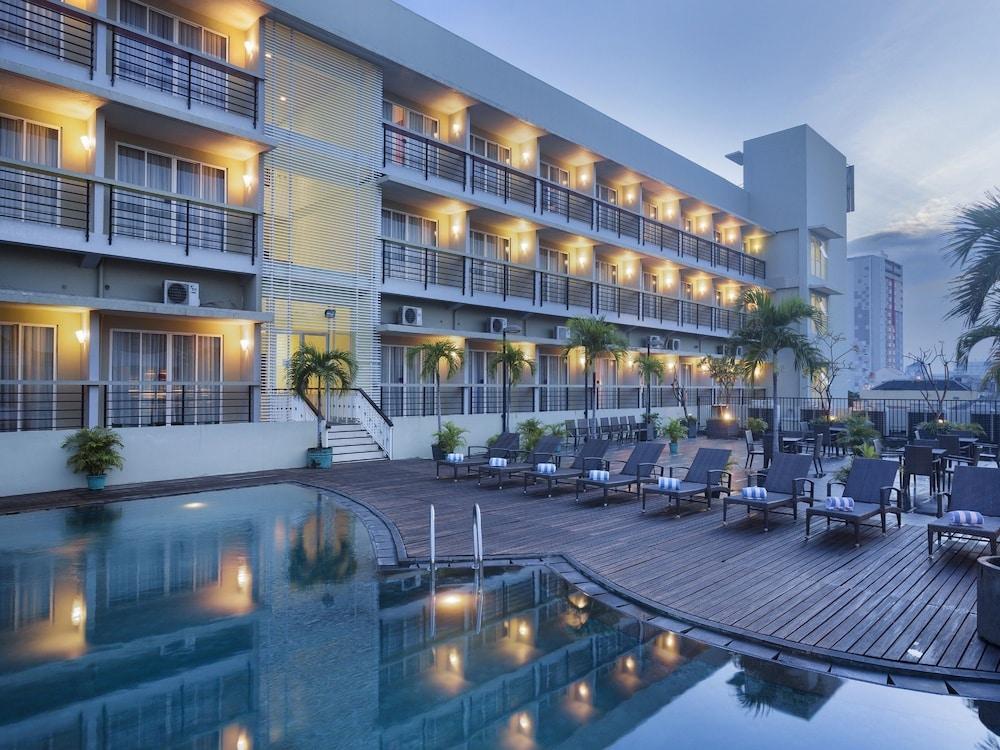 Quest Hotel Simpang Lima - Semarang By Aston Exterior photo