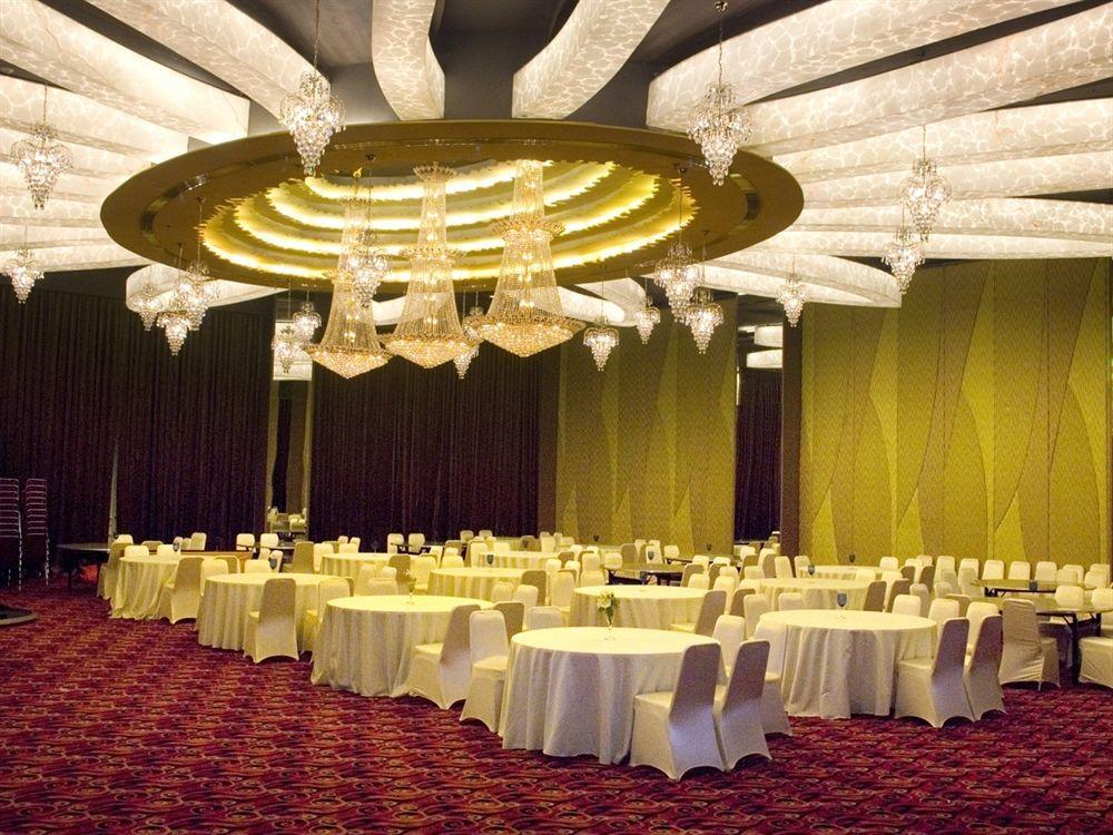 Quest Hotel Simpang Lima - Semarang By Aston Exterior photo