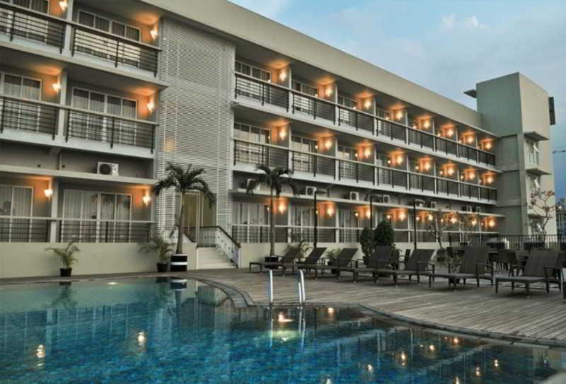 Quest Hotel Simpang Lima - Semarang By Aston Exterior photo