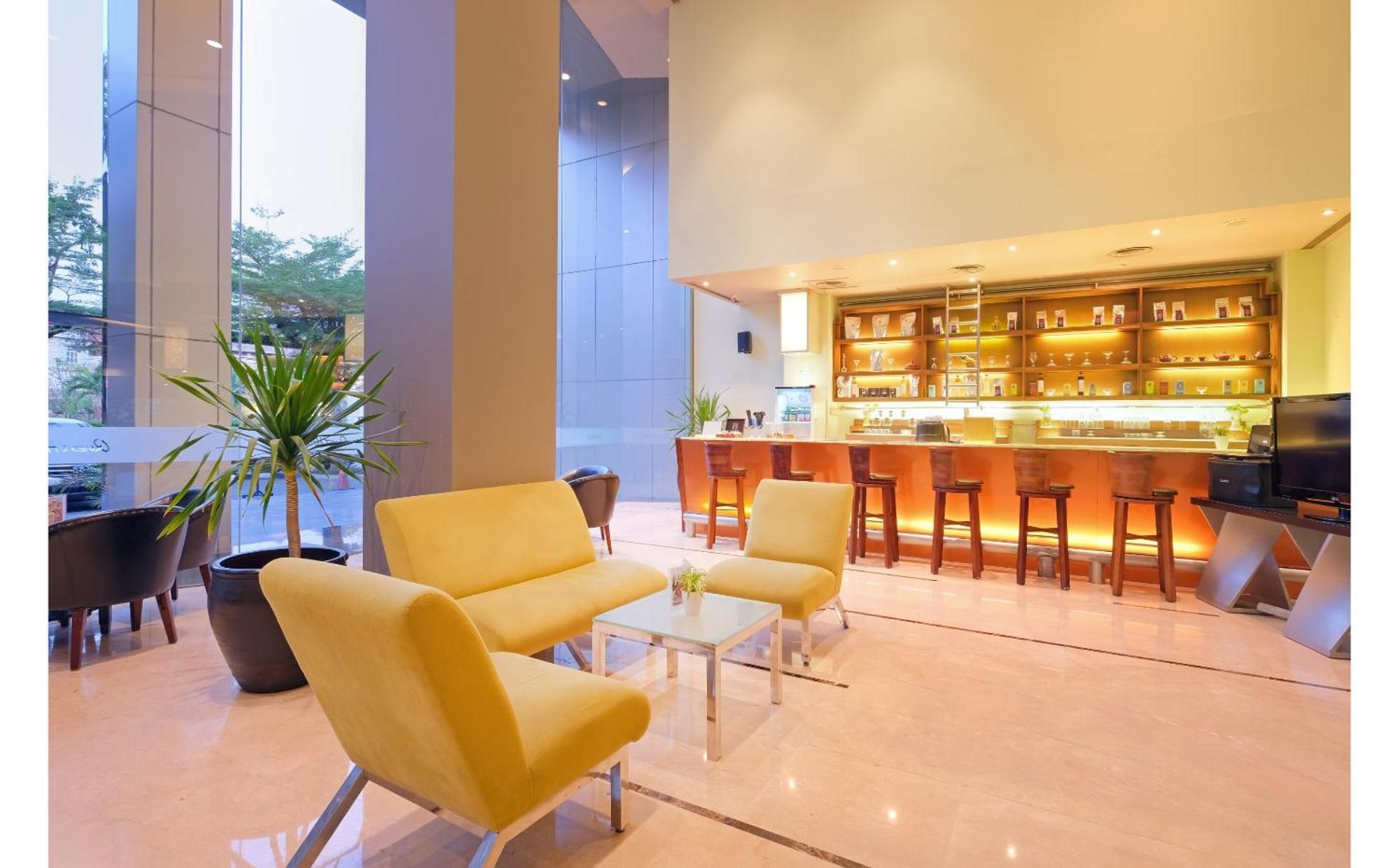 Quest Hotel Simpang Lima - Semarang By Aston Exterior photo