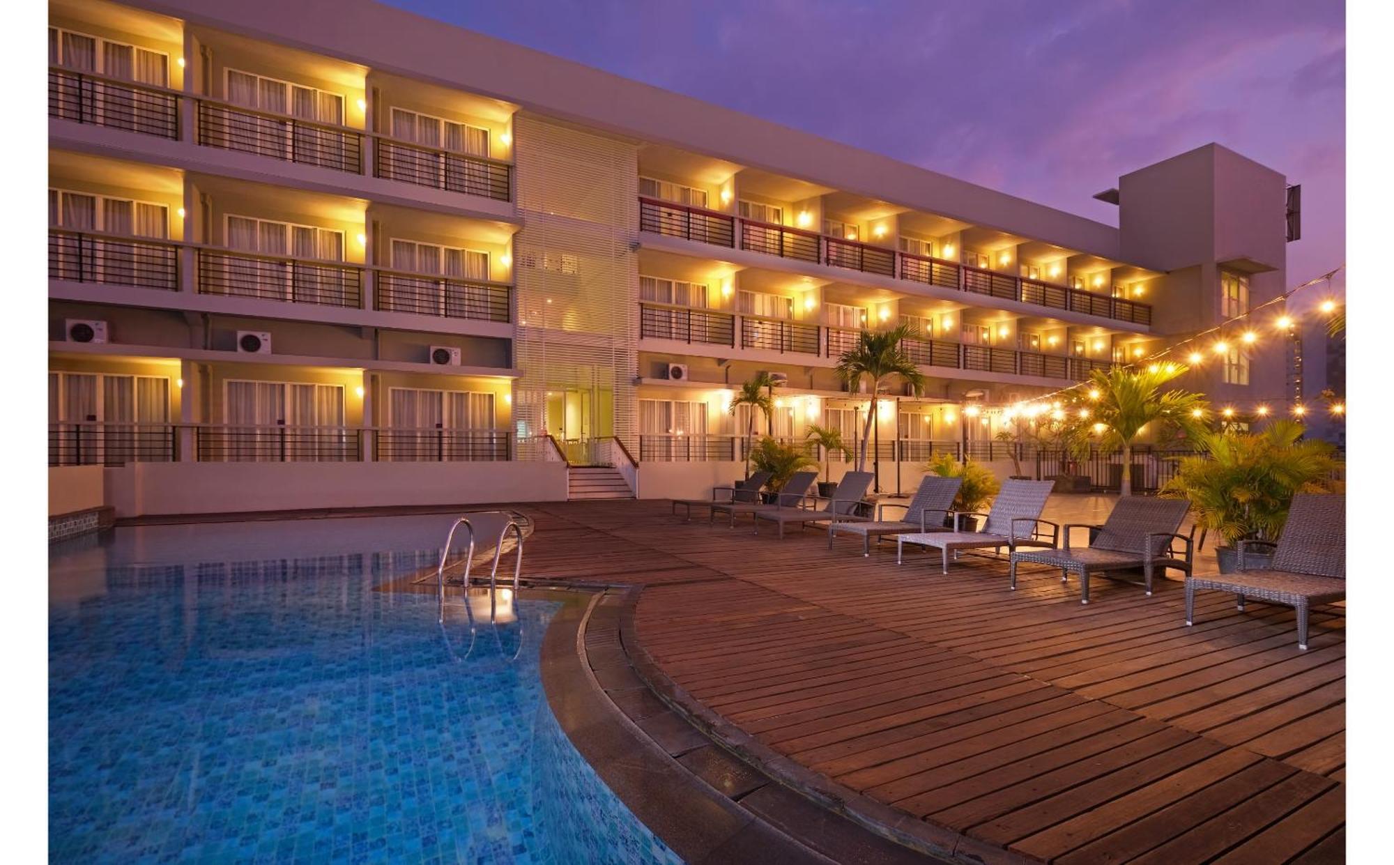 Quest Hotel Simpang Lima - Semarang By Aston Exterior photo