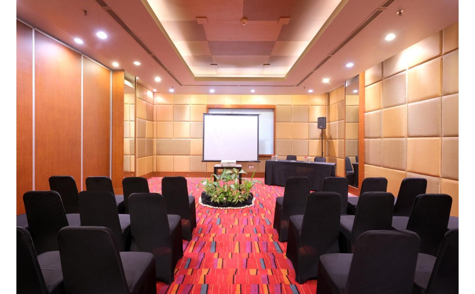Quest Hotel Simpang Lima - Semarang By Aston Exterior photo
