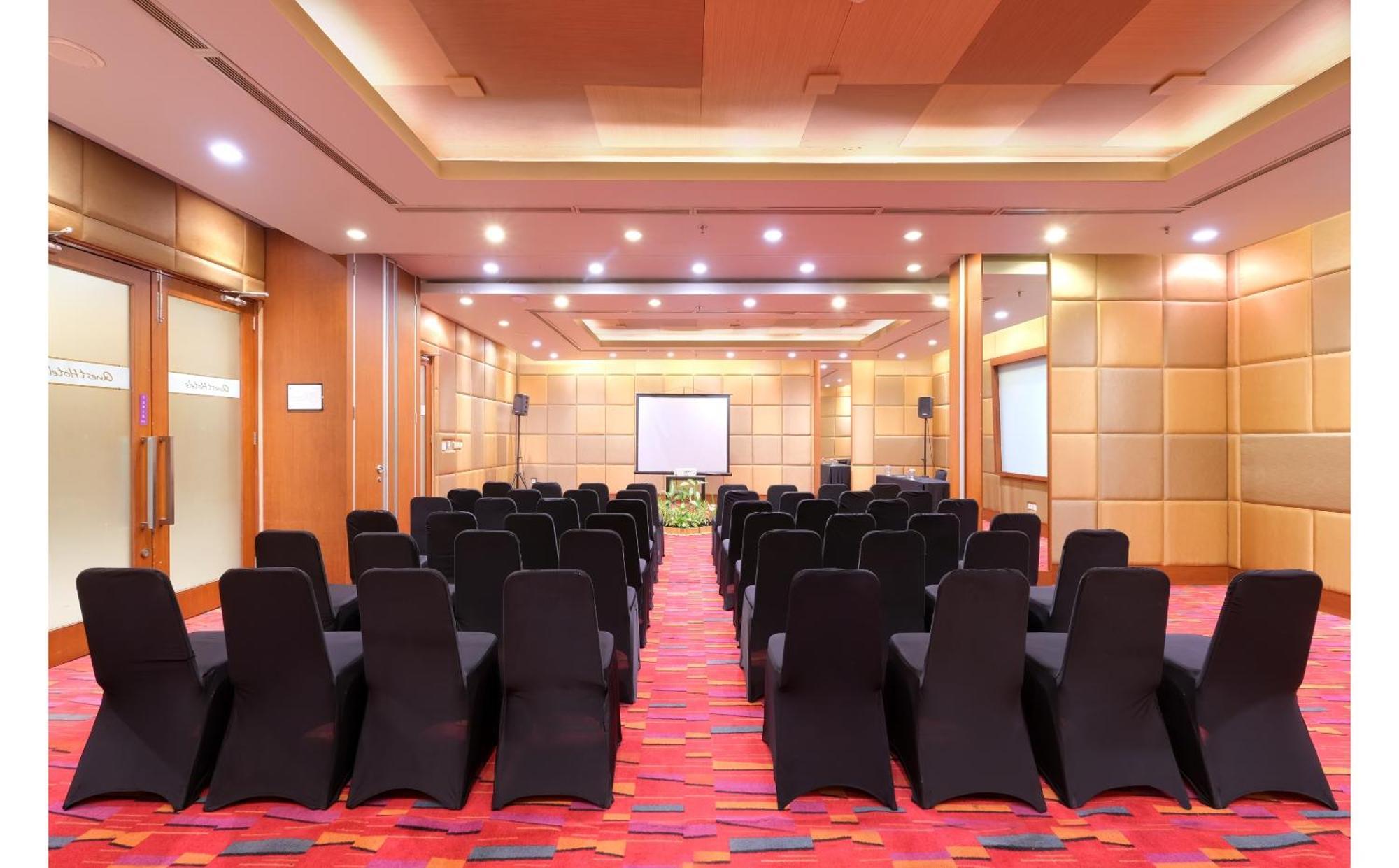 Quest Hotel Simpang Lima - Semarang By Aston Exterior photo