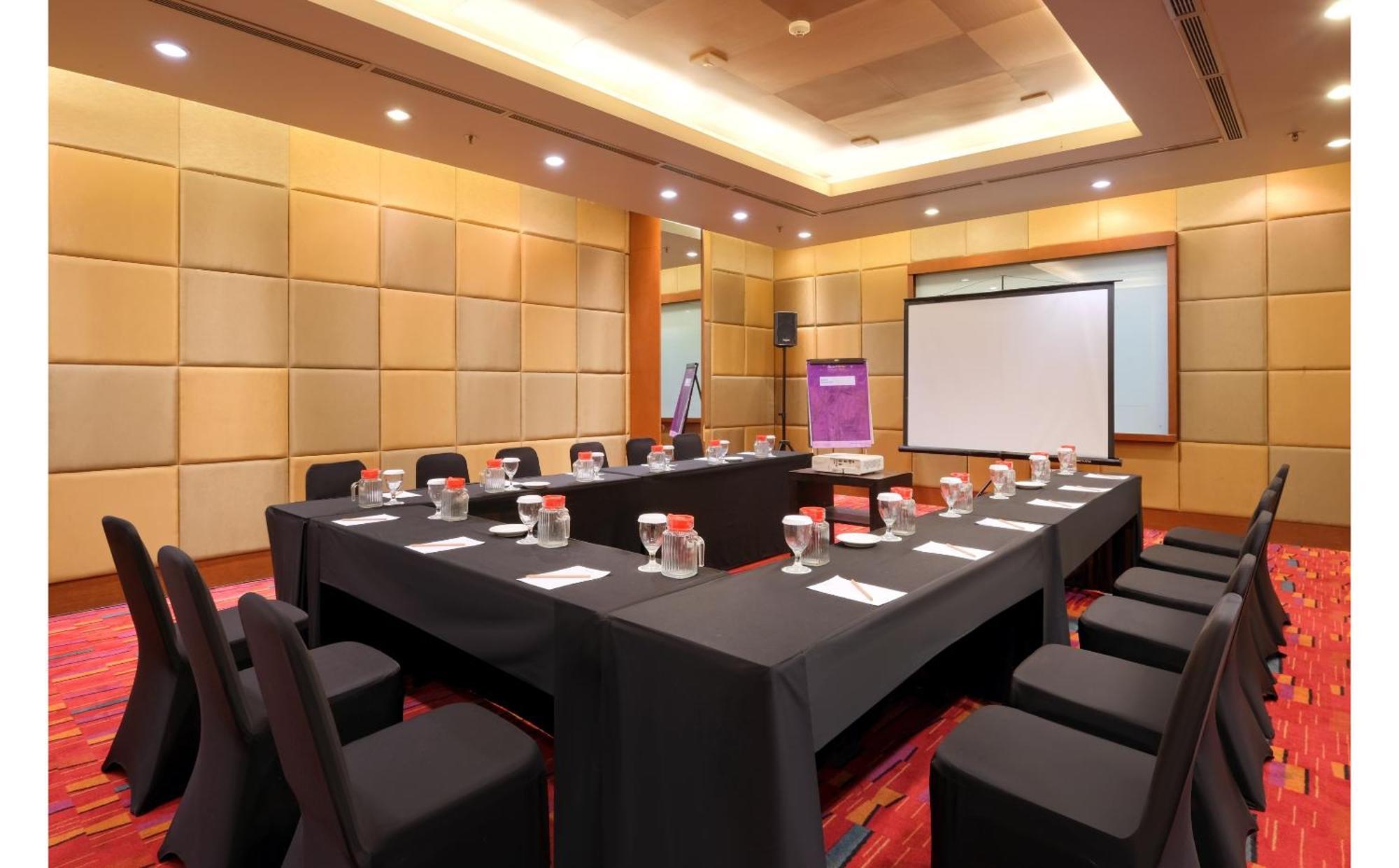 Quest Hotel Simpang Lima - Semarang By Aston Exterior photo