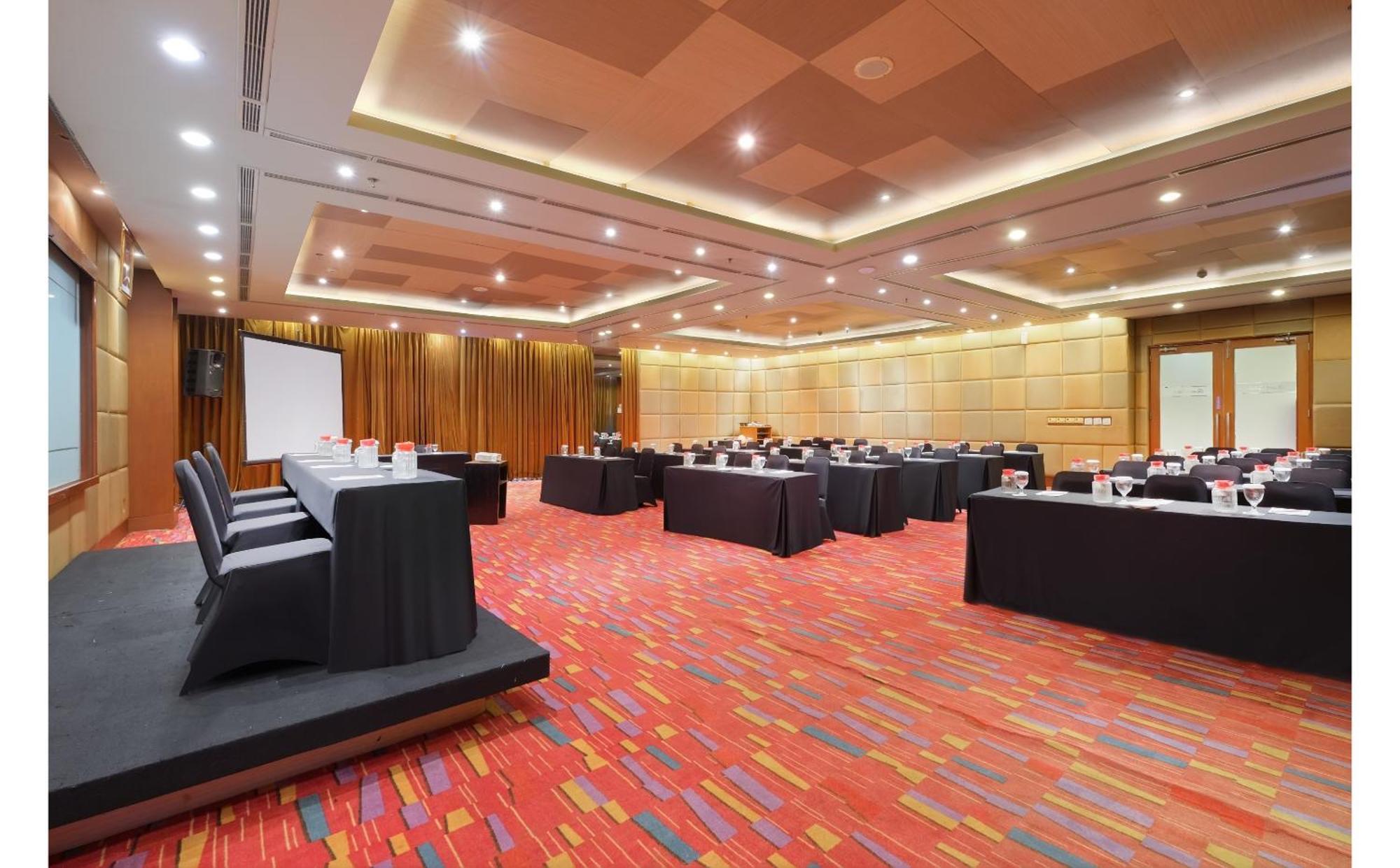 Quest Hotel Simpang Lima - Semarang By Aston Exterior photo