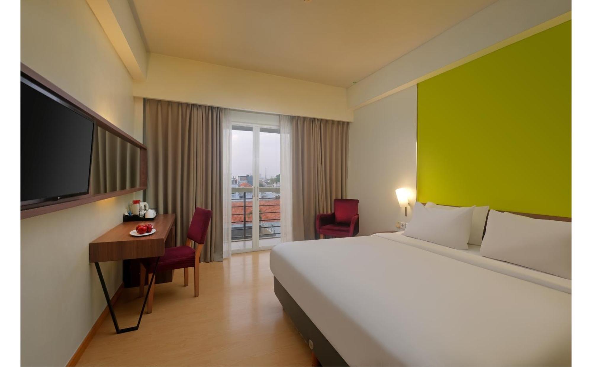 Quest Hotel Simpang Lima - Semarang By Aston Exterior photo