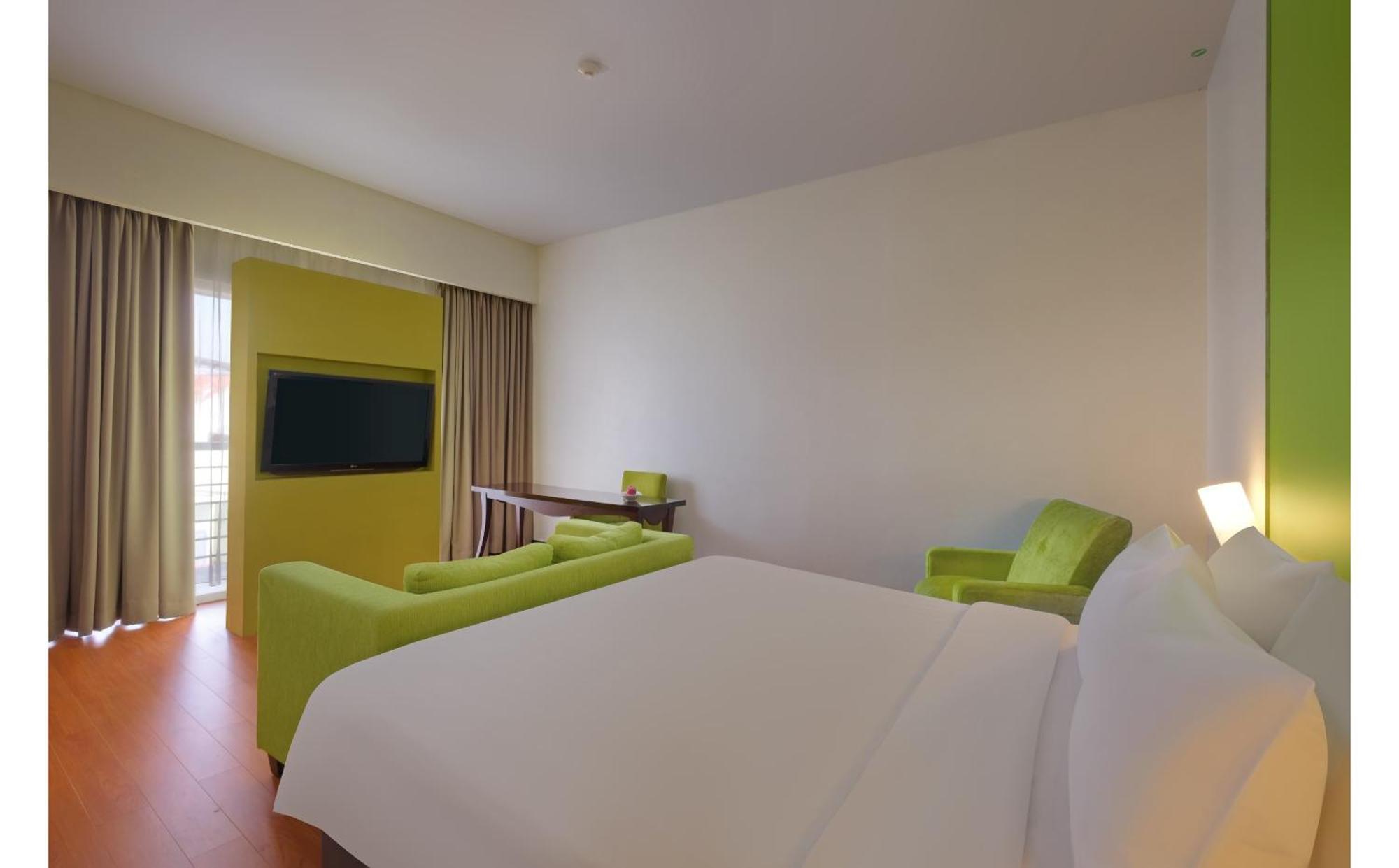 Quest Hotel Simpang Lima - Semarang By Aston Exterior photo