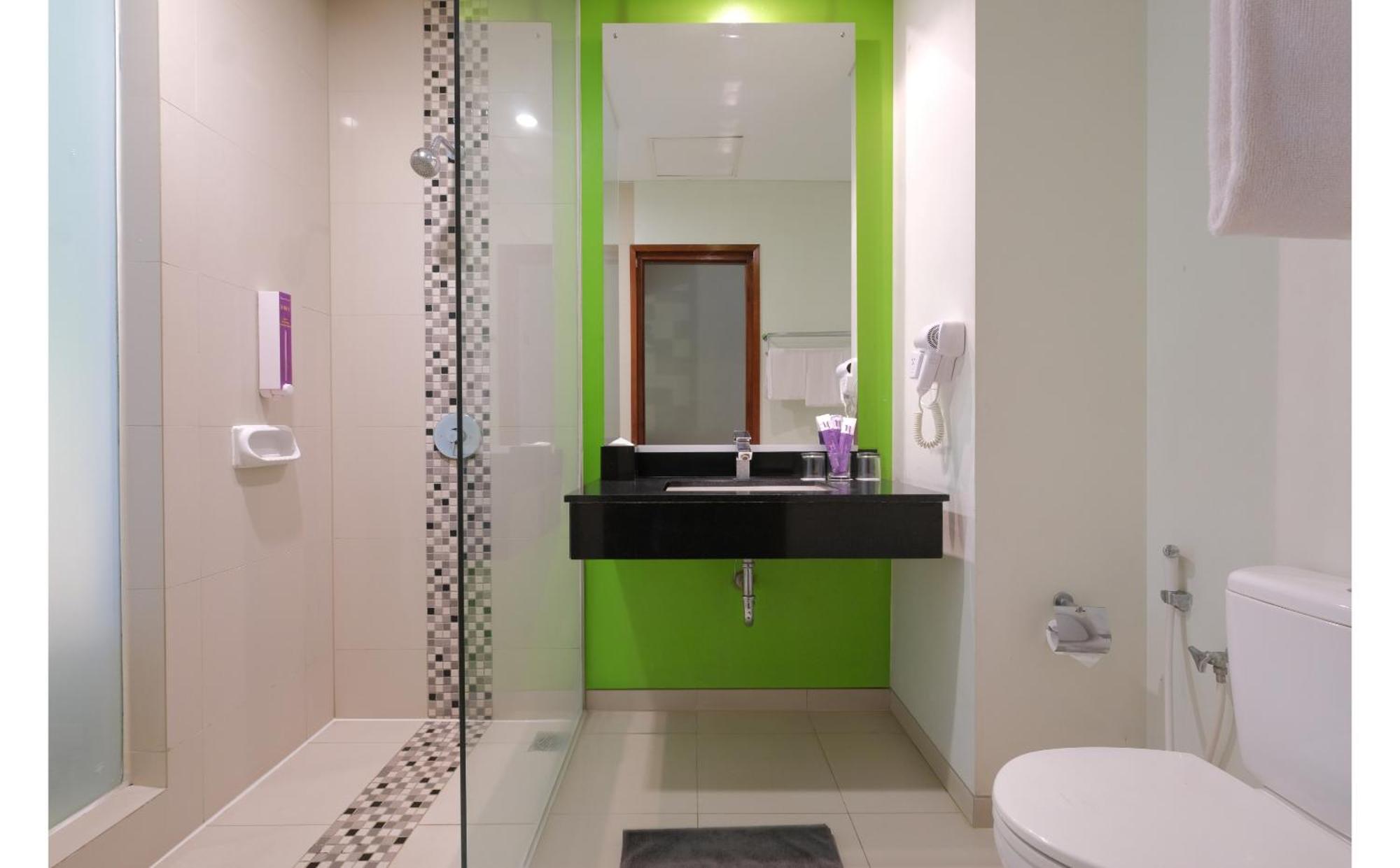 Quest Hotel Simpang Lima - Semarang By Aston Exterior photo