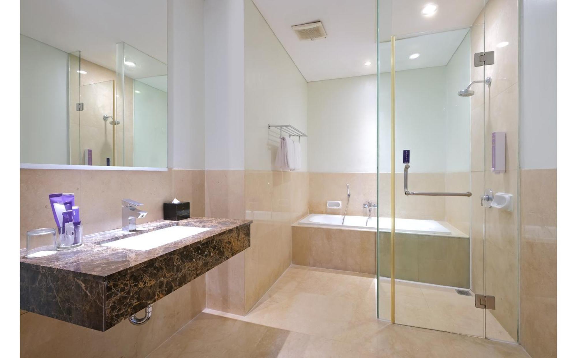 Quest Hotel Simpang Lima - Semarang By Aston Room photo