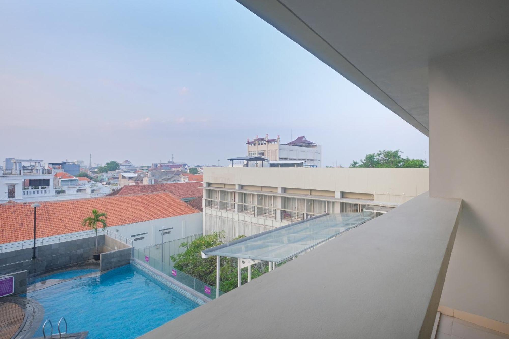 Quest Hotel Simpang Lima - Semarang By Aston Exterior photo