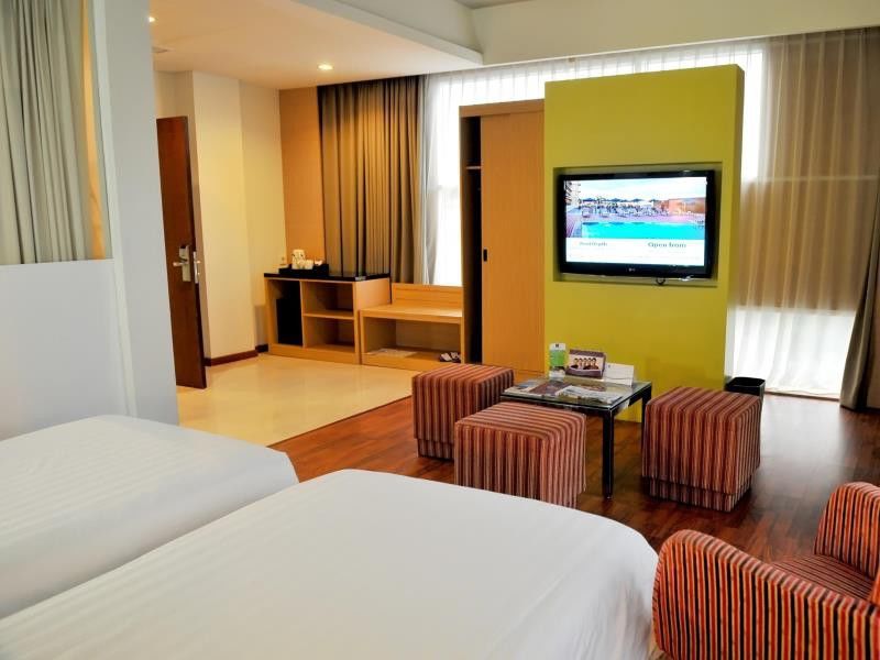 Quest Hotel Simpang Lima - Semarang By Aston Exterior photo