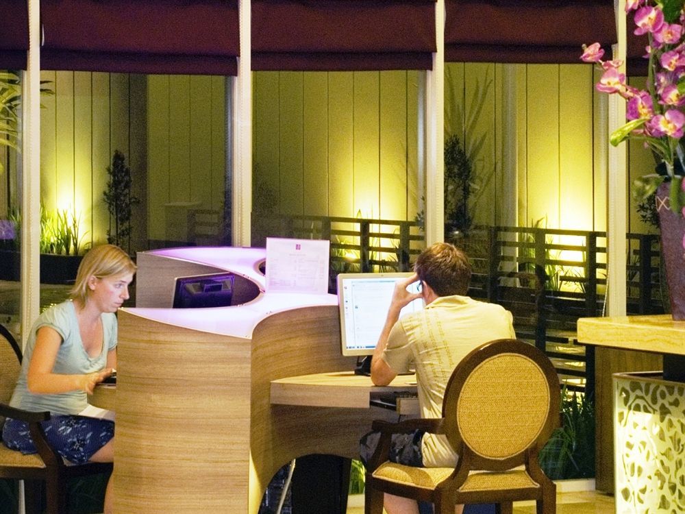 Quest Hotel Simpang Lima - Semarang By Aston Exterior photo