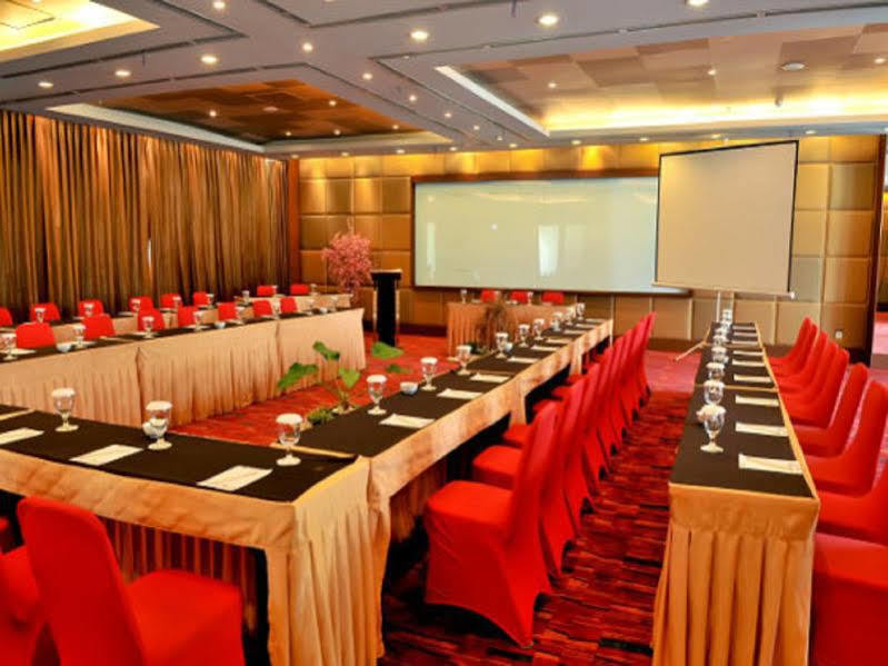 Quest Hotel Simpang Lima - Semarang By Aston Exterior photo