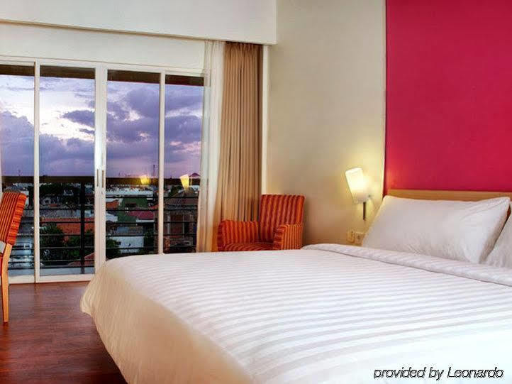 Quest Hotel Simpang Lima - Semarang By Aston Exterior photo