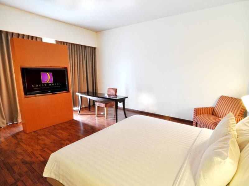 Quest Hotel Simpang Lima - Semarang By Aston Exterior photo