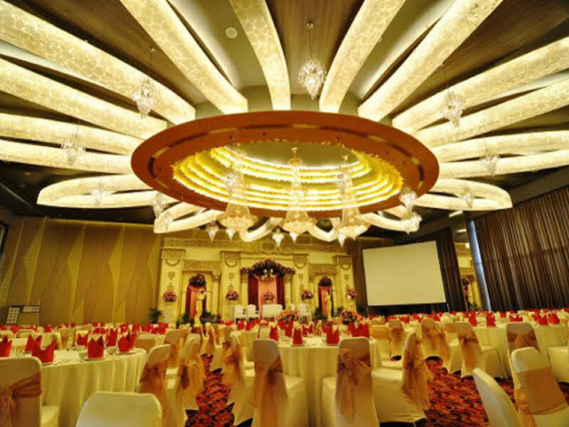 Quest Hotel Simpang Lima - Semarang By Aston Exterior photo